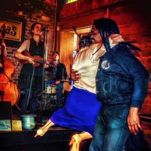 Meet your Posher, Ella